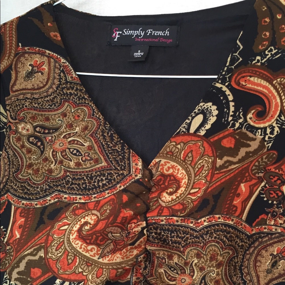 Alluring top with rich colors and pattern - Picture 2 of 5